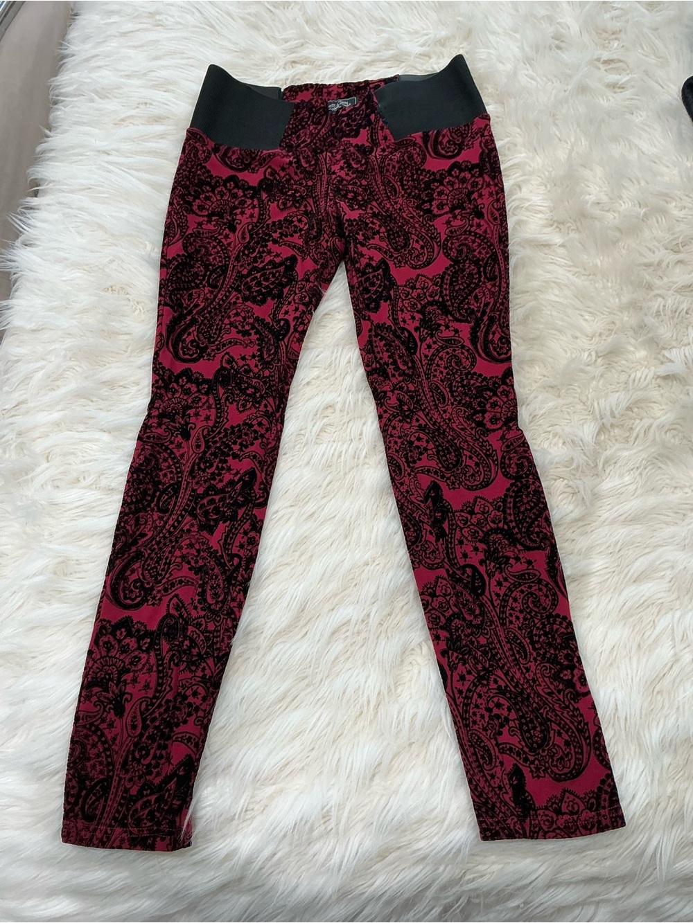Rue21 Black & Red Paisley Skinny Jumpsuit-Style Pants